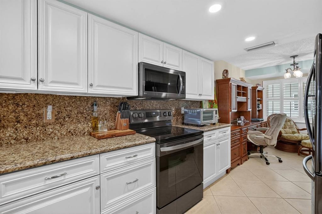 For Sale: $299,000 (2 beds, 2 baths, 1400 Square Feet)