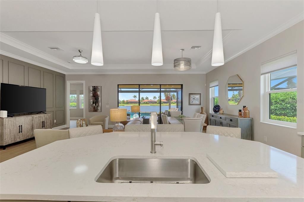 En Venta: $895,000 (4 camas, 3 baños, 2378 Pies cuadrados)