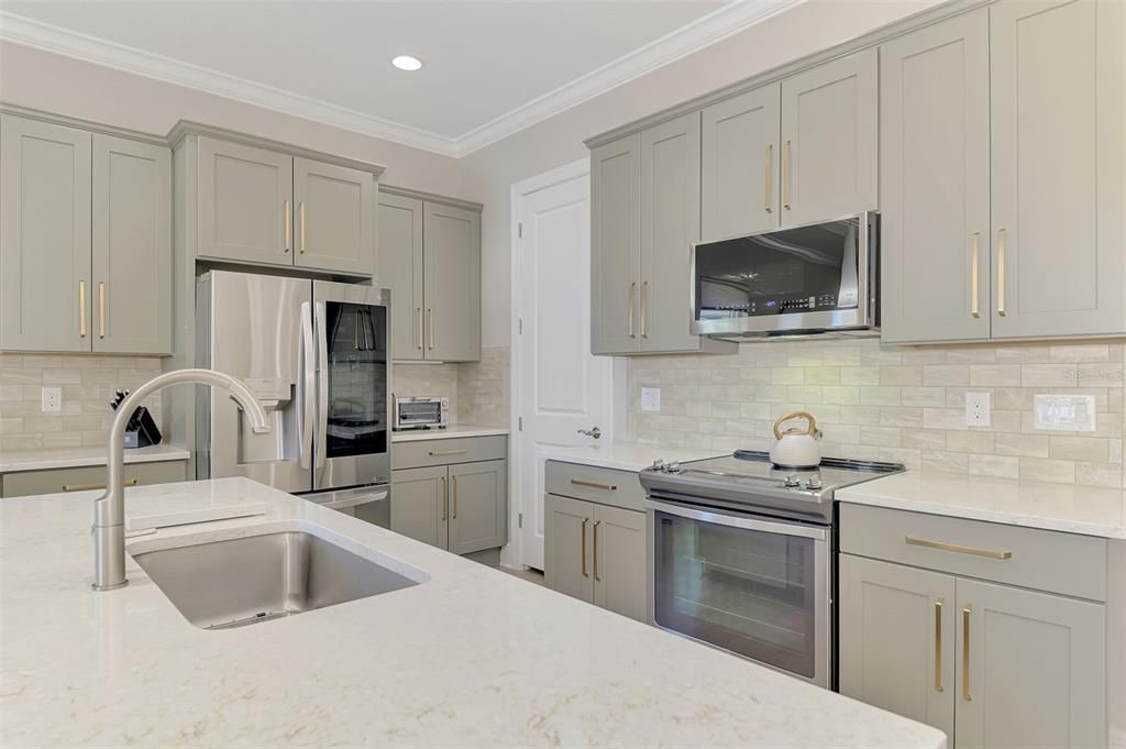 En Venta: $895,000 (4 camas, 3 baños, 2378 Pies cuadrados)
