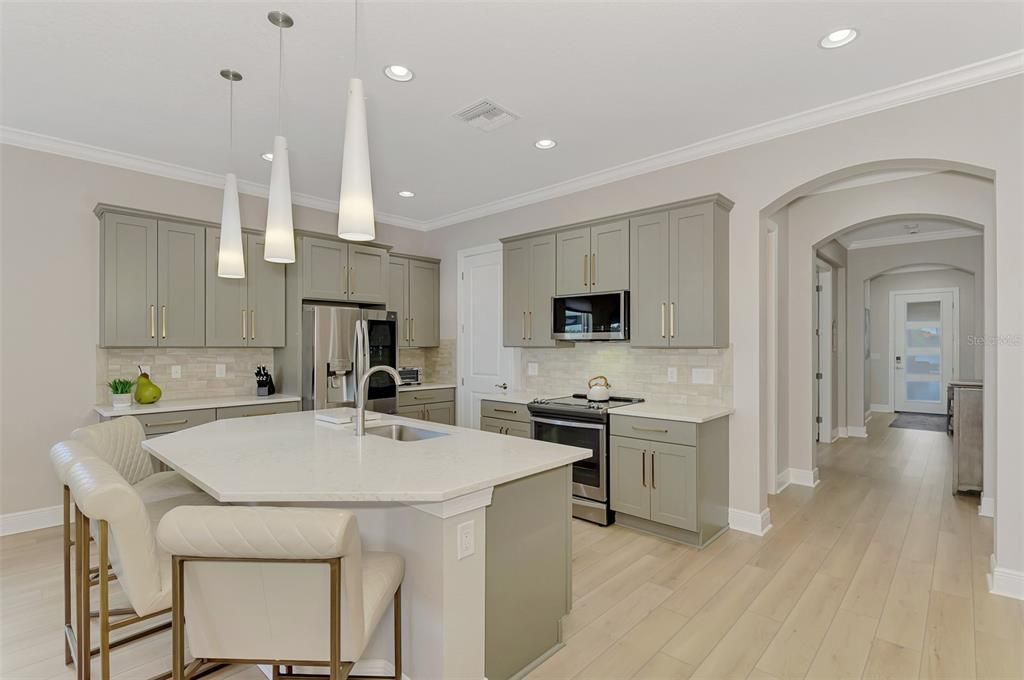 En Venta: $895,000 (4 camas, 3 baños, 2378 Pies cuadrados)