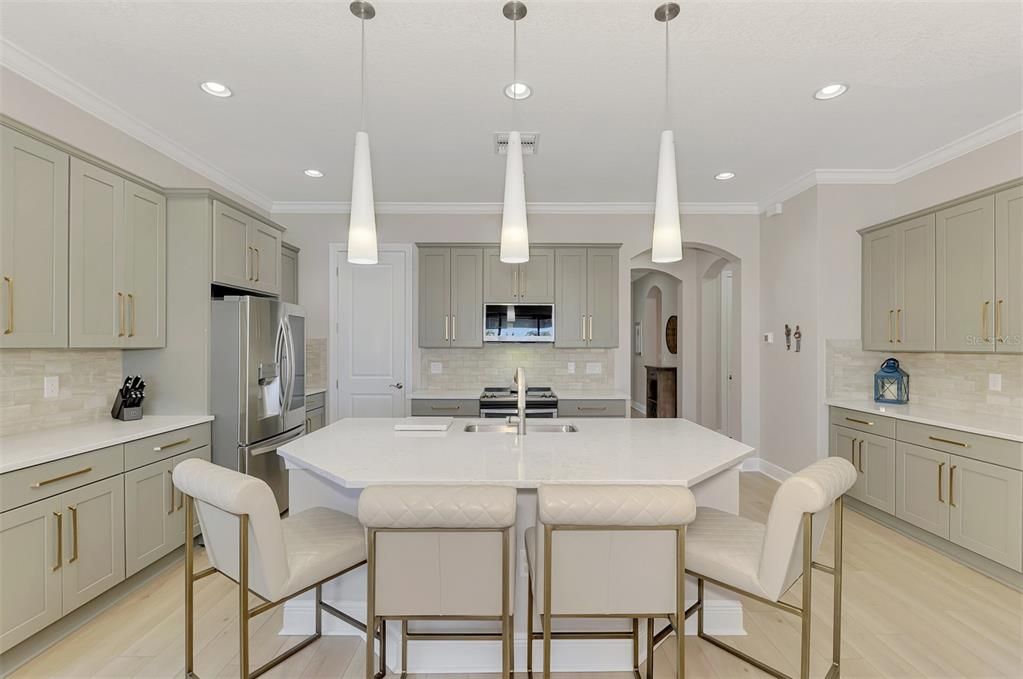 En Venta: $895,000 (4 camas, 3 baños, 2378 Pies cuadrados)