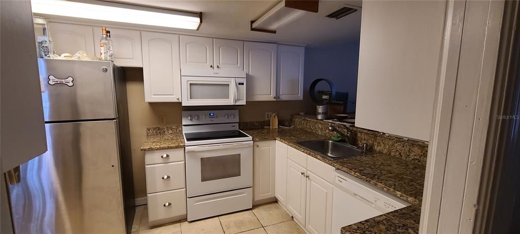 For Sale: $369,900 (2 beds, 2 baths, 1294 Square Feet)