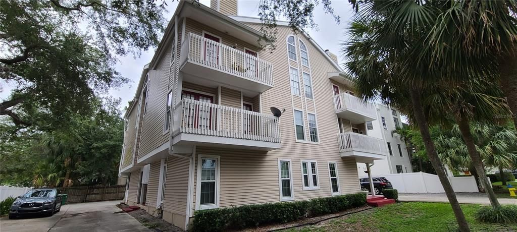 For Sale: $369,900 (2 beds, 2 baths, 1294 Square Feet)