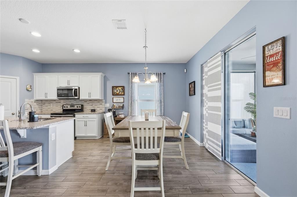 For Sale: $355,000 (4 beds, 2 baths, 1959 Square Feet)