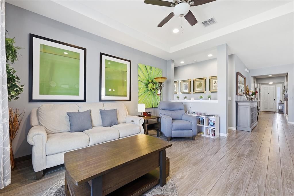 For Sale: $355,000 (4 beds, 2 baths, 1959 Square Feet)