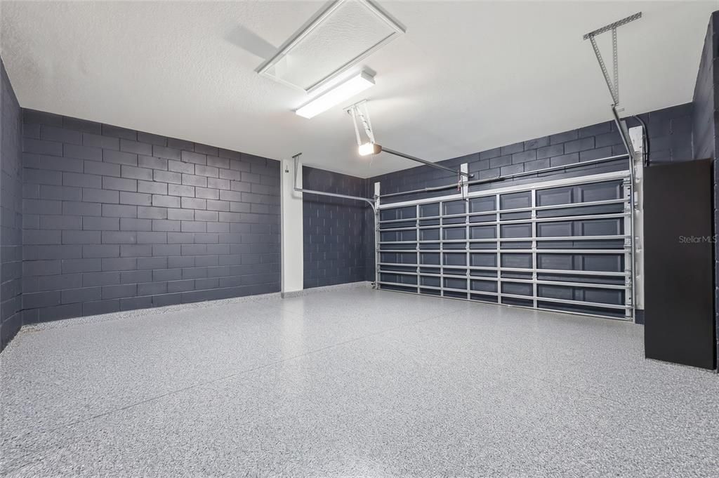 For Sale: $355,000 (4 beds, 2 baths, 1959 Square Feet)