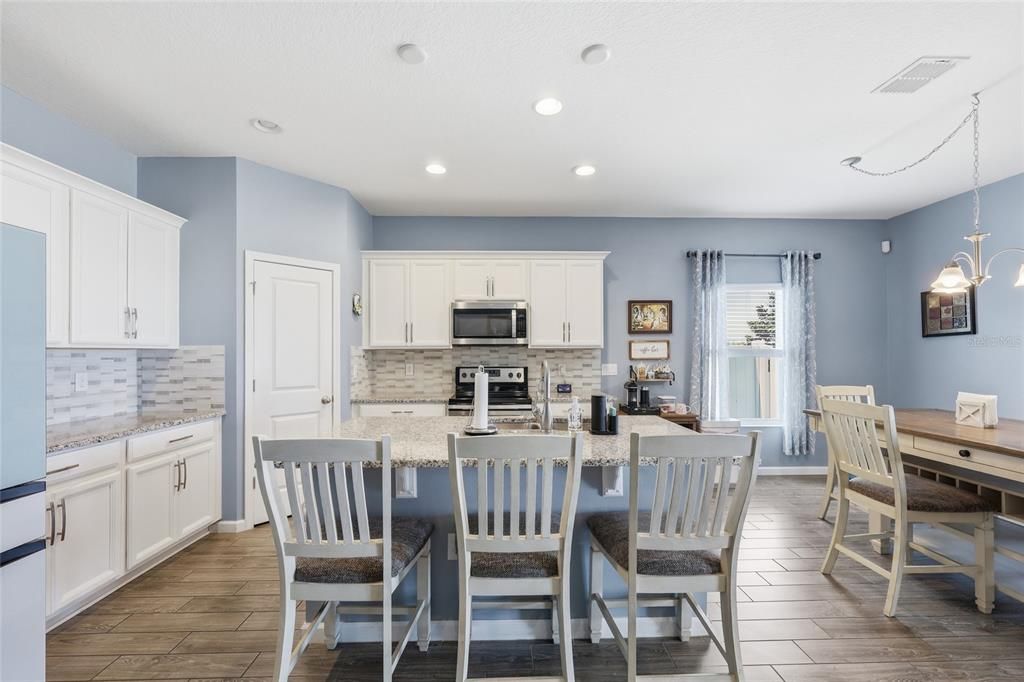 For Sale: $355,000 (4 beds, 2 baths, 1959 Square Feet)