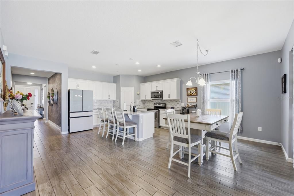 For Sale: $355,000 (4 beds, 2 baths, 1959 Square Feet)