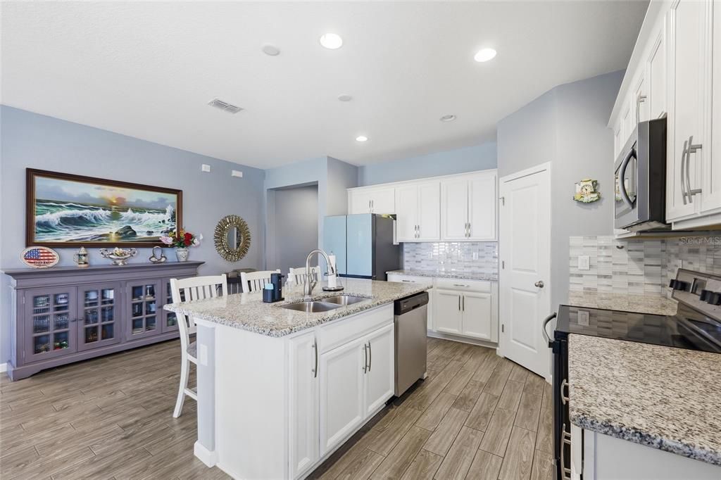 For Sale: $355,000 (4 beds, 2 baths, 1959 Square Feet)