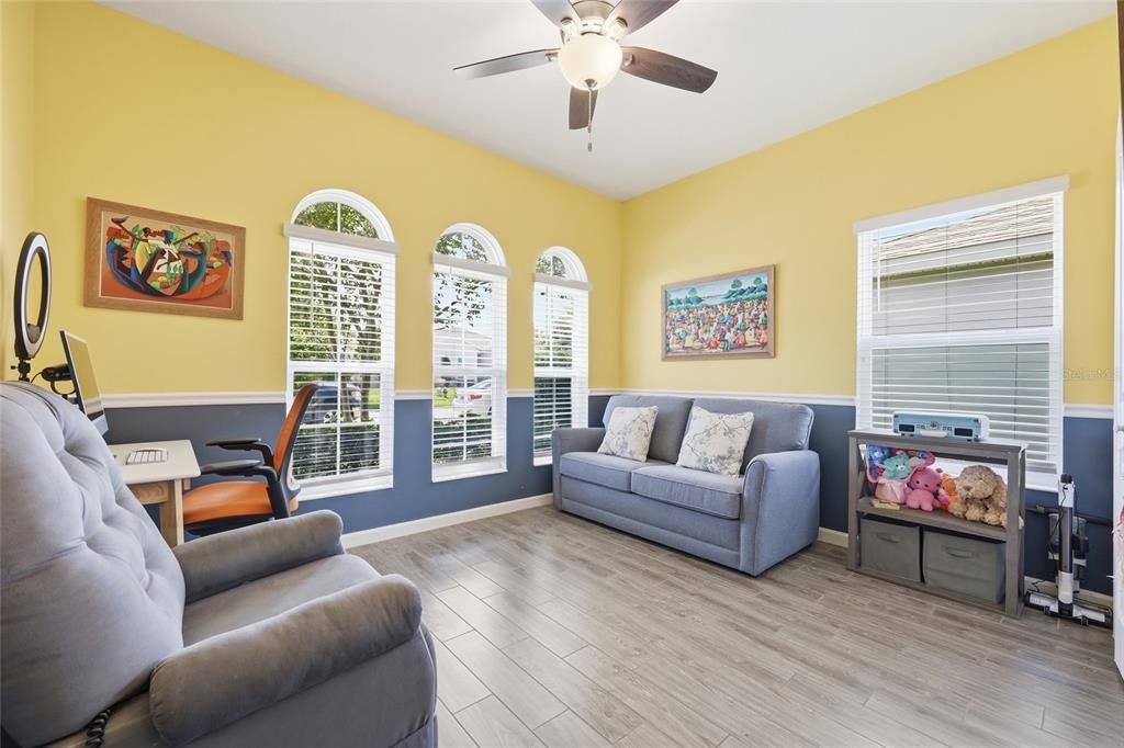 For Sale: $355,000 (4 beds, 2 baths, 1959 Square Feet)