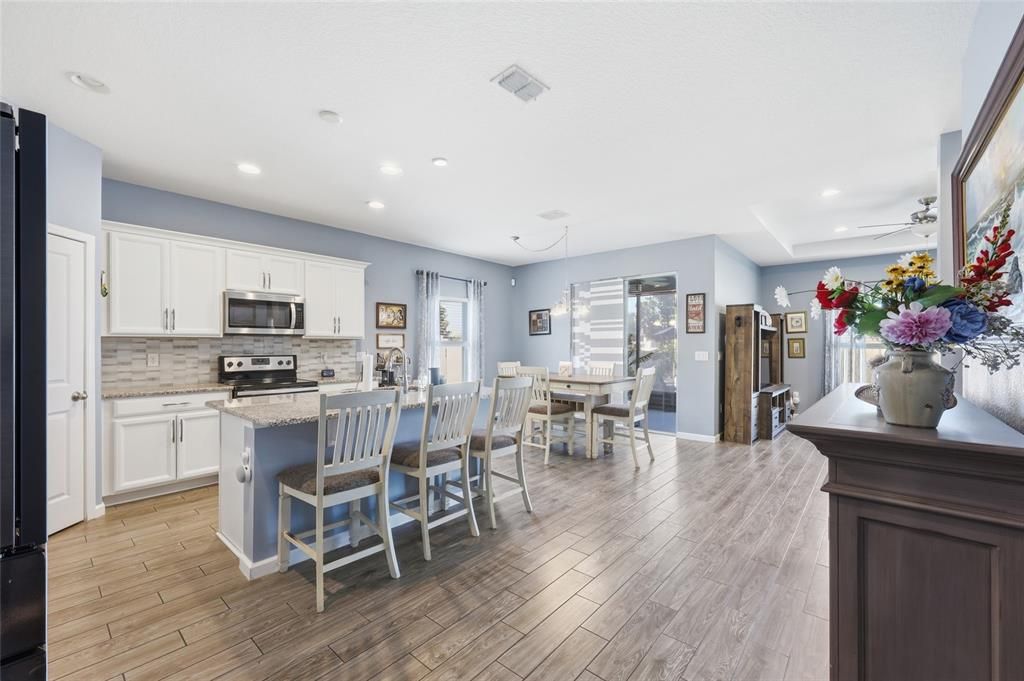 For Sale: $355,000 (4 beds, 2 baths, 1959 Square Feet)