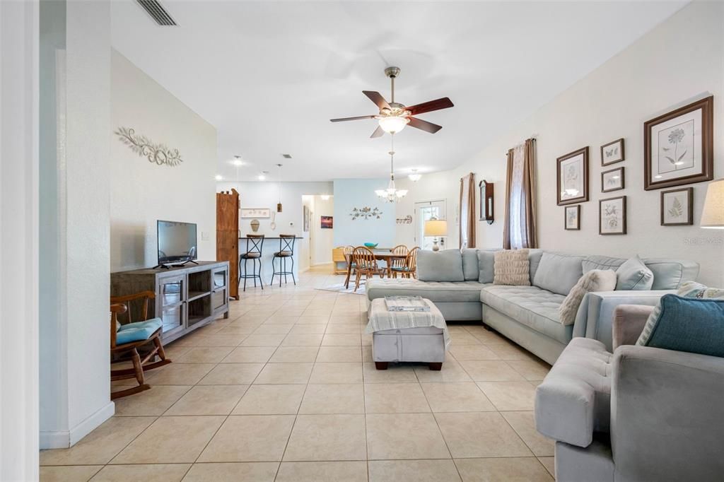 For Sale: $284,900 (3 beds, 2 baths, 1521 Square Feet)