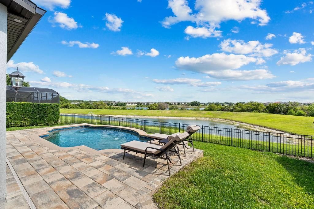 For Sale: $1,099,000 (6 beds, 5 baths, 3942 Square Feet)