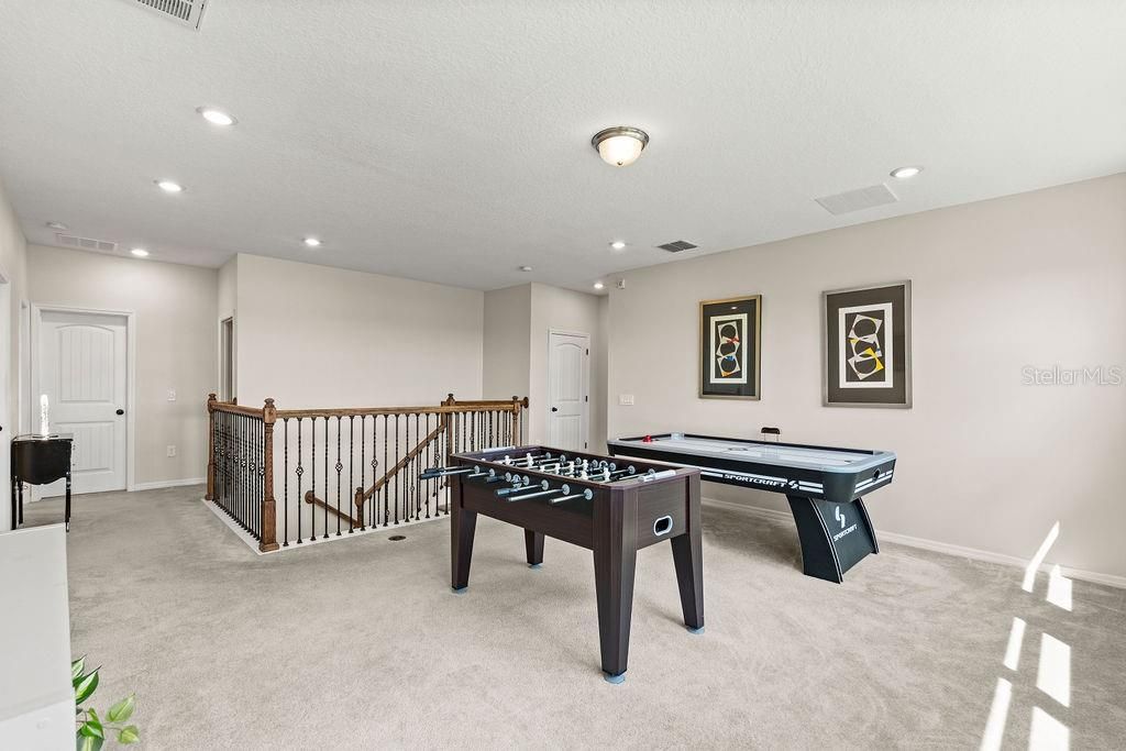 For Sale: $1,099,000 (6 beds, 5 baths, 3942 Square Feet)