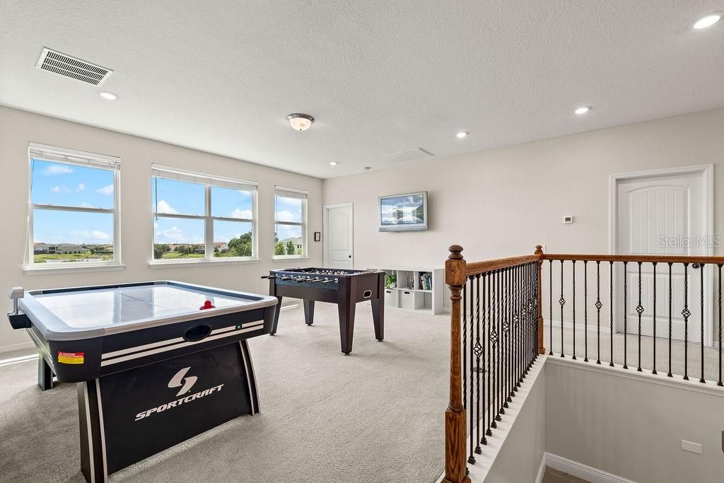 For Sale: $1,099,000 (6 beds, 5 baths, 3942 Square Feet)