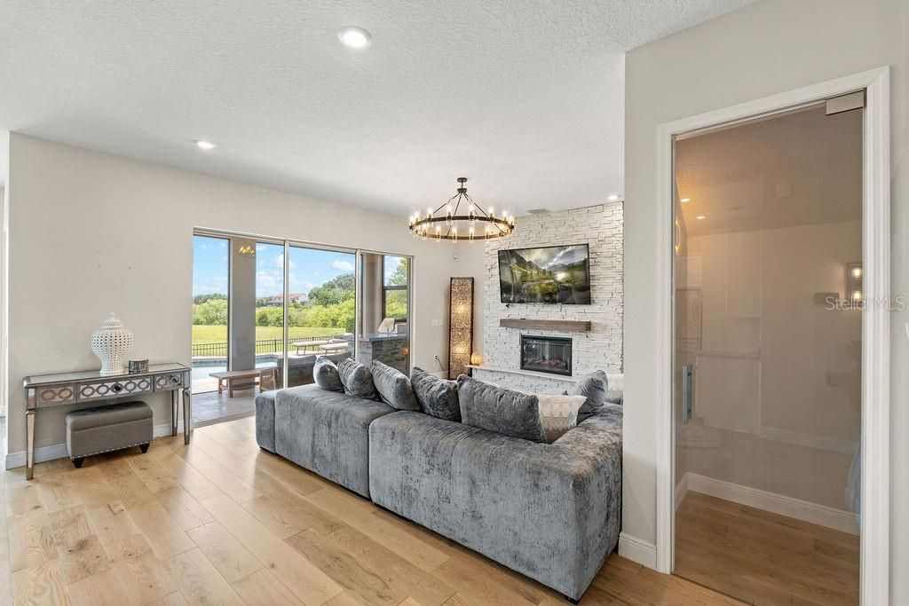 For Sale: $1,099,000 (6 beds, 5 baths, 3942 Square Feet)