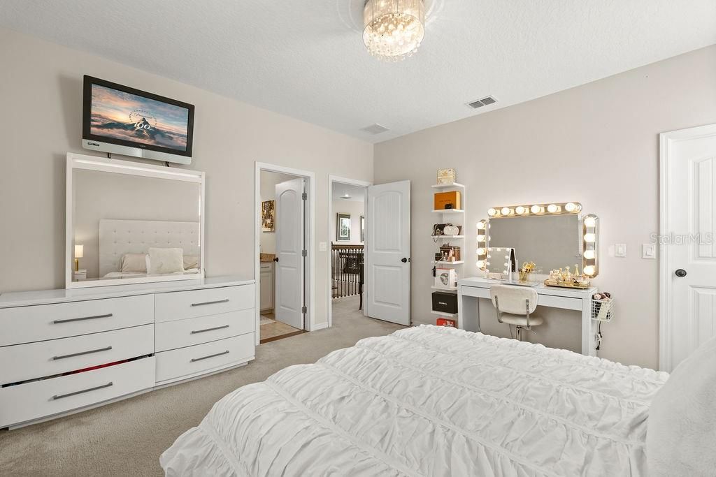 For Sale: $1,099,000 (6 beds, 5 baths, 3942 Square Feet)