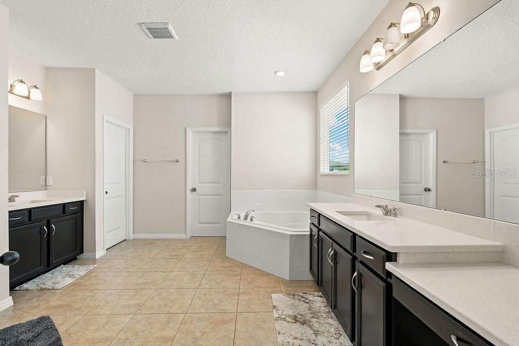 For Sale: $1,099,000 (6 beds, 5 baths, 3942 Square Feet)
