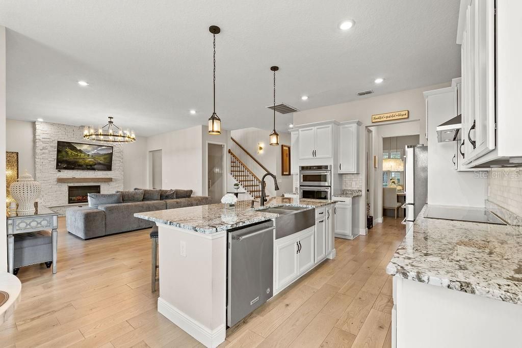 For Sale: $1,099,000 (6 beds, 5 baths, 3942 Square Feet)