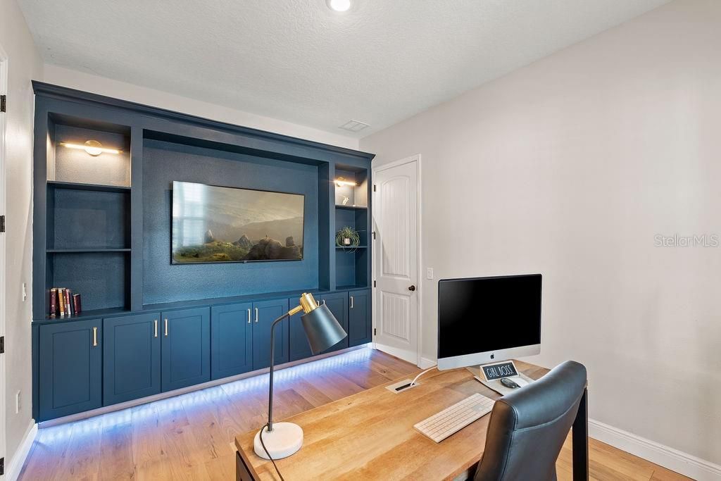 For Sale: $1,099,000 (6 beds, 5 baths, 3942 Square Feet)