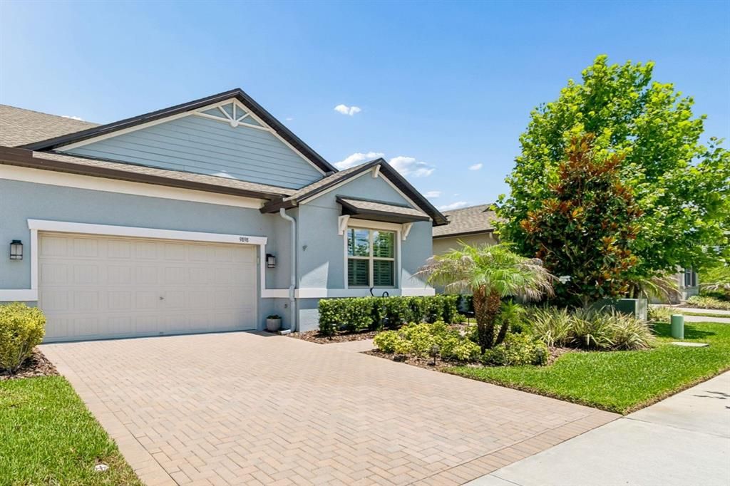 For Sale: $389,500 (2 beds, 2 baths, 2242 Square Feet)