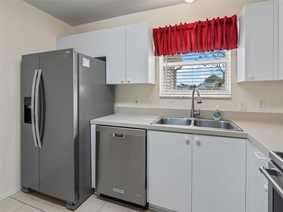 For Rent: $2,000 (3 beds, 2 baths, 1205 Square Feet)