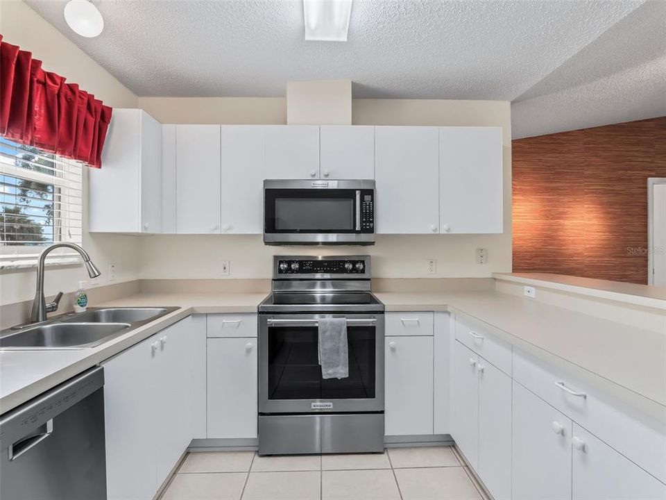 For Rent: $2,000 (3 beds, 2 baths, 1205 Square Feet)