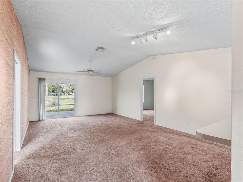 For Rent: $2,000 (3 beds, 2 baths, 1205 Square Feet)