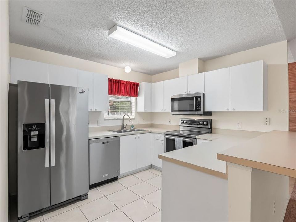 For Rent: $2,000 (3 beds, 2 baths, 1205 Square Feet)