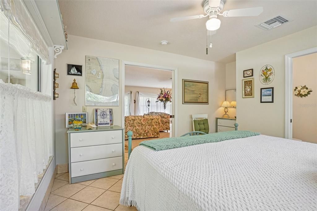 На продажу: $758,999 (2 спален, 2 ванн, 3188 Квадратных фут)