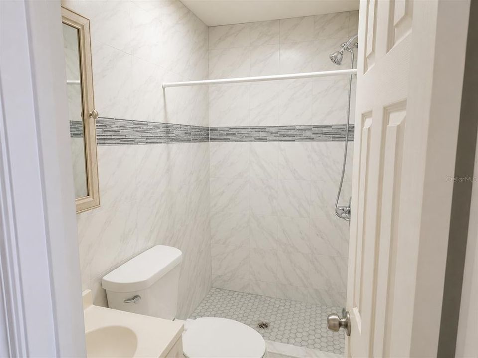 Activo con contrato: $275,000 (4 camas, 2 baños, 1570 Pies cuadrados)