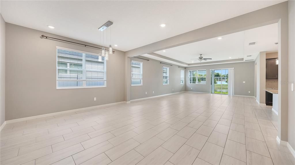 En Venta: $499,000 (4 camas, 3 baños, 2340 Pies cuadrados)