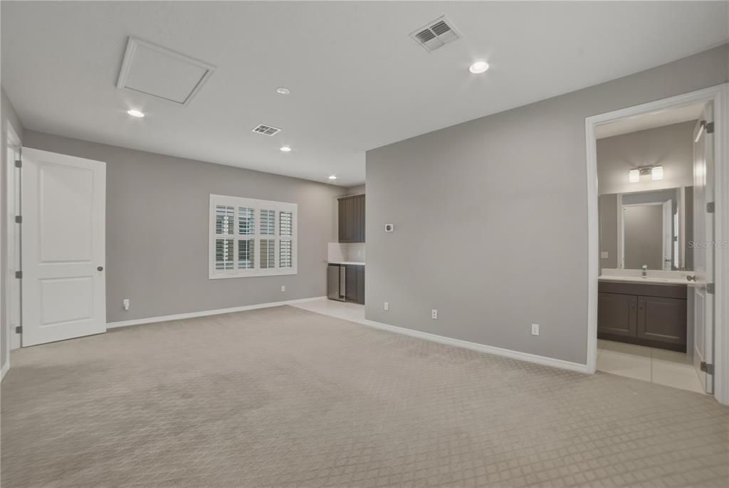 For Rent: $4,000 (5 beds, 3 baths, 2934 Square Feet)