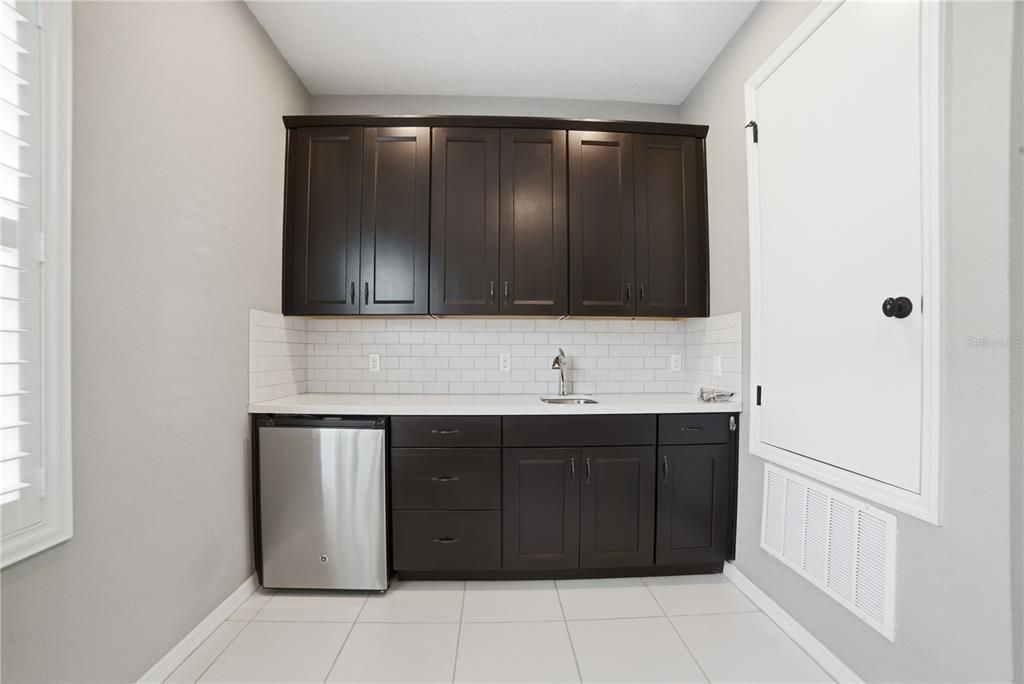 For Rent: $4,000 (5 beds, 3 baths, 2934 Square Feet)
