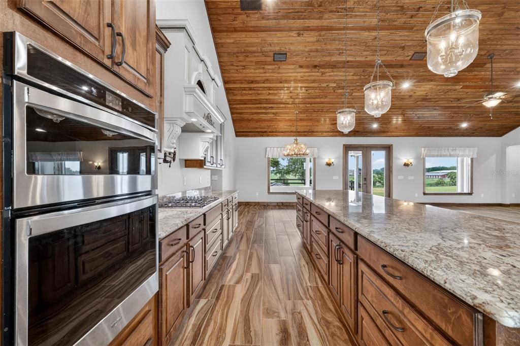 For Sale: $1,400,000 (3 beds, 2 baths, 2980 Square Feet)