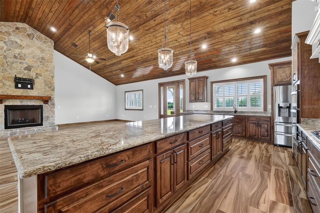 For Sale: $1,400,000 (3 beds, 2 baths, 2980 Square Feet)