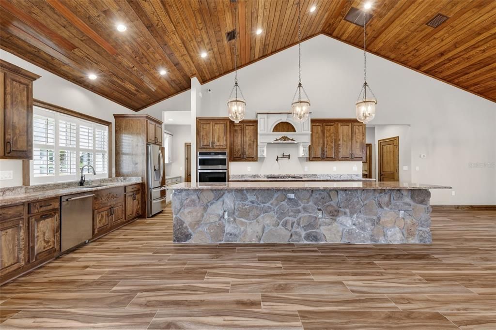 For Sale: $1,400,000 (3 beds, 2 baths, 2980 Square Feet)