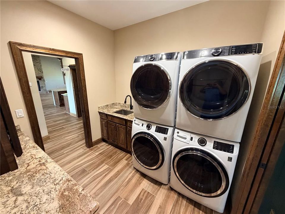 For Sale: $1,400,000 (3 beds, 2 baths, 2980 Square Feet)