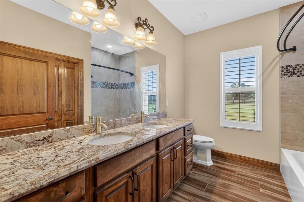 For Sale: $1,400,000 (3 beds, 2 baths, 2980 Square Feet)