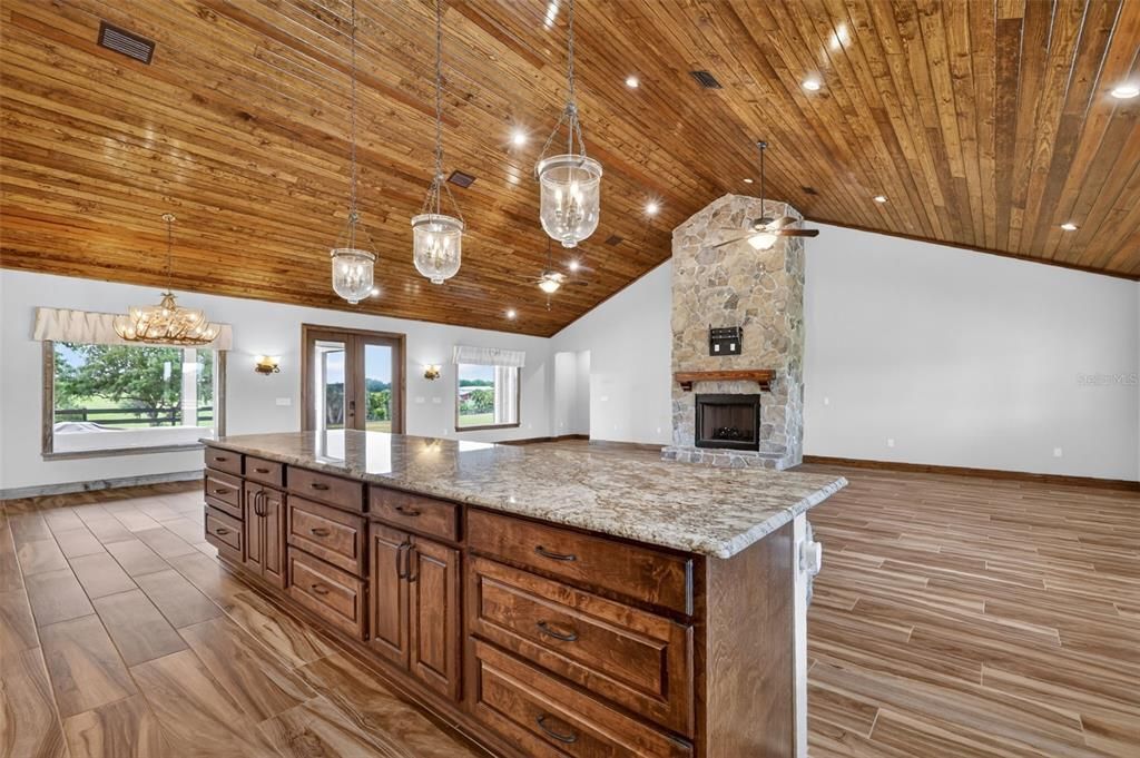For Sale: $1,400,000 (3 beds, 2 baths, 2980 Square Feet)
