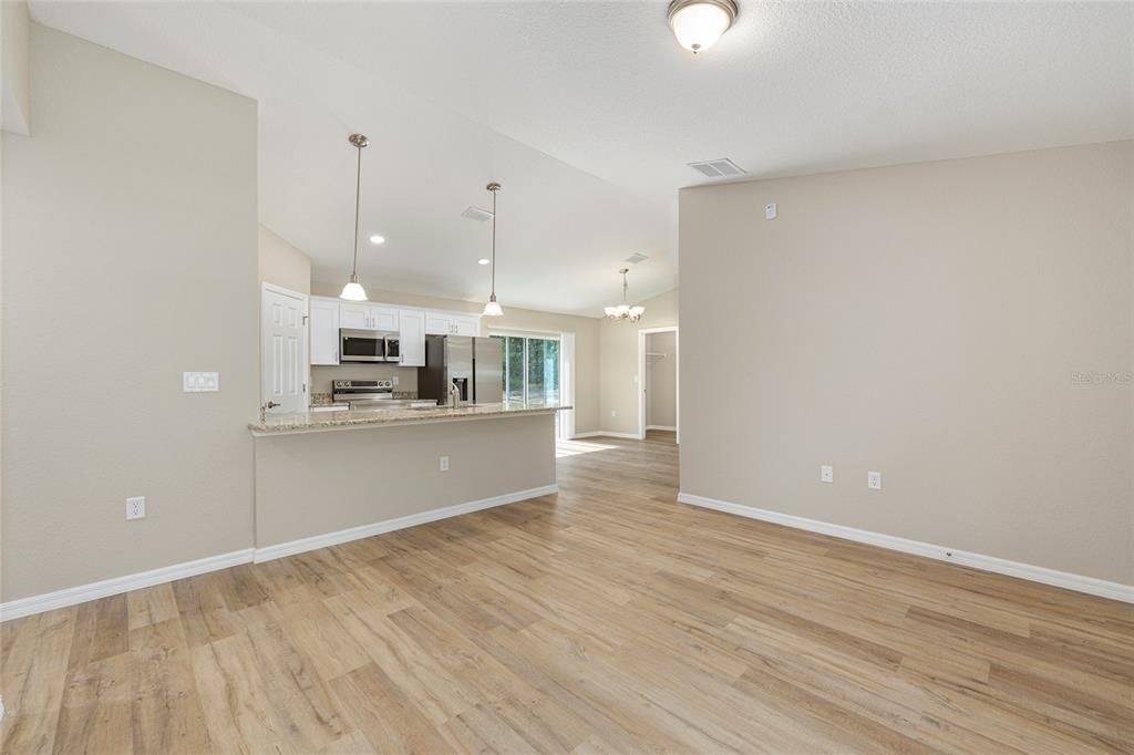 For Sale: $231,799 (3 beds, 2 baths, 1121 Square Feet)