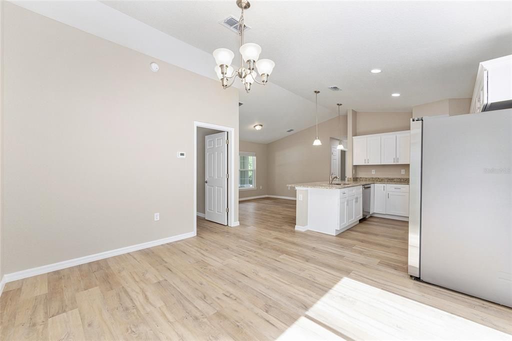 For Sale: $231,799 (3 beds, 2 baths, 1121 Square Feet)