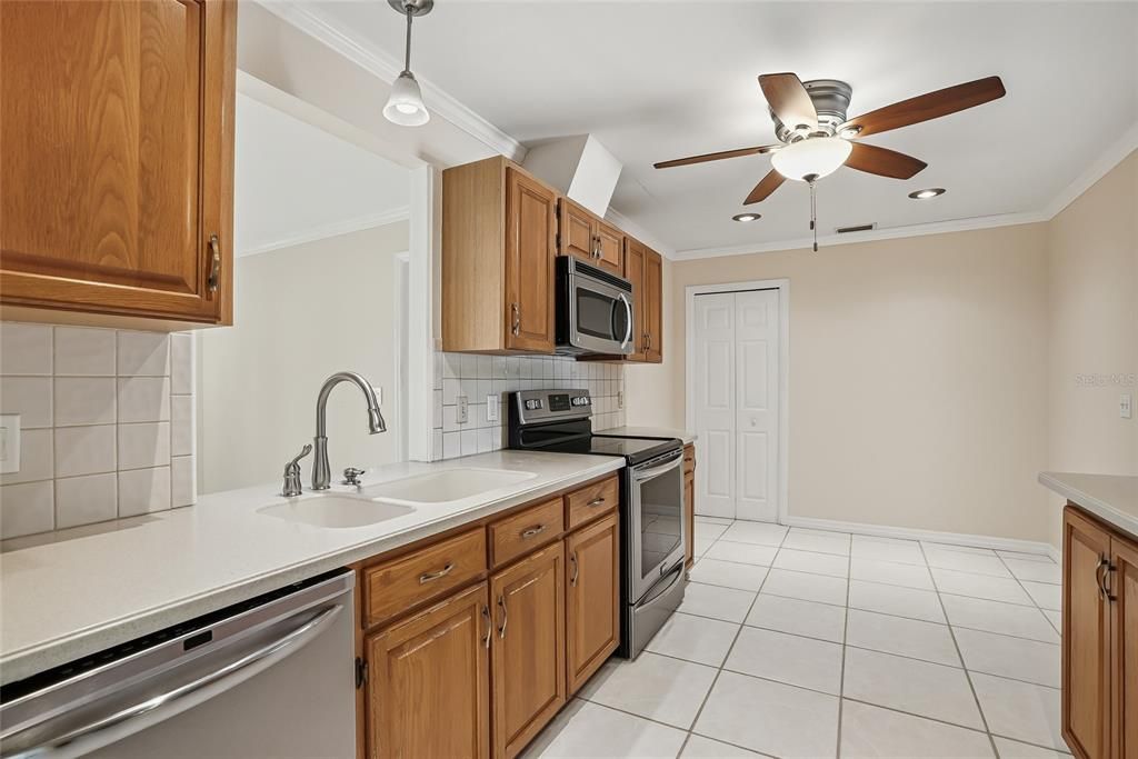 For Sale: $540,000 (3 beds, 2 baths, 1424 Square Feet)