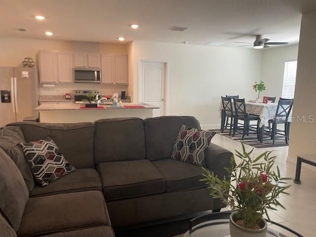 For Sale: $410,000 (3 beds, 2 baths, 1672 Square Feet)