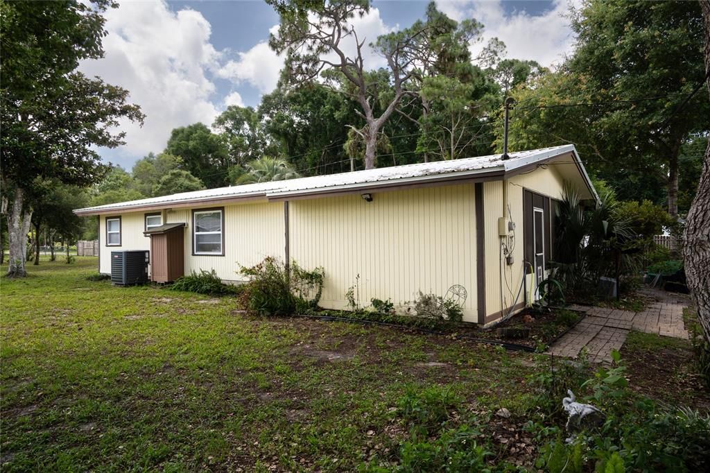 For Sale: $279,900 (2 beds, 2 baths, 794 Square Feet)