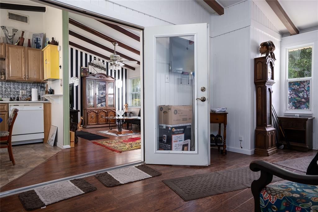 For Sale: $279,900 (2 beds, 2 baths, 794 Square Feet)
