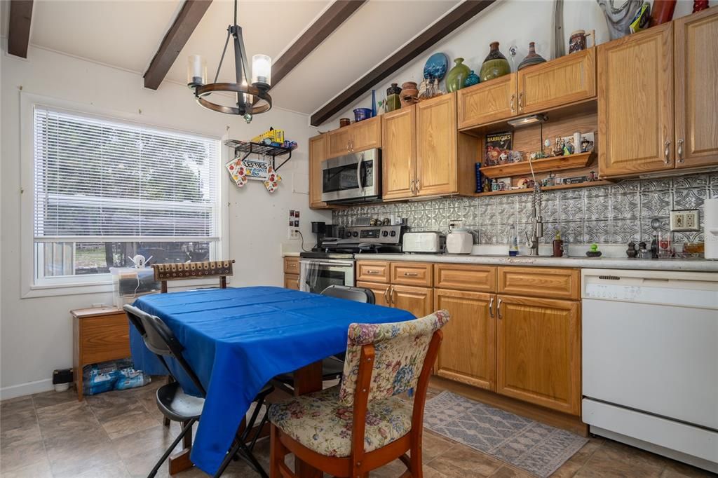 For Sale: $279,900 (2 beds, 2 baths, 794 Square Feet)