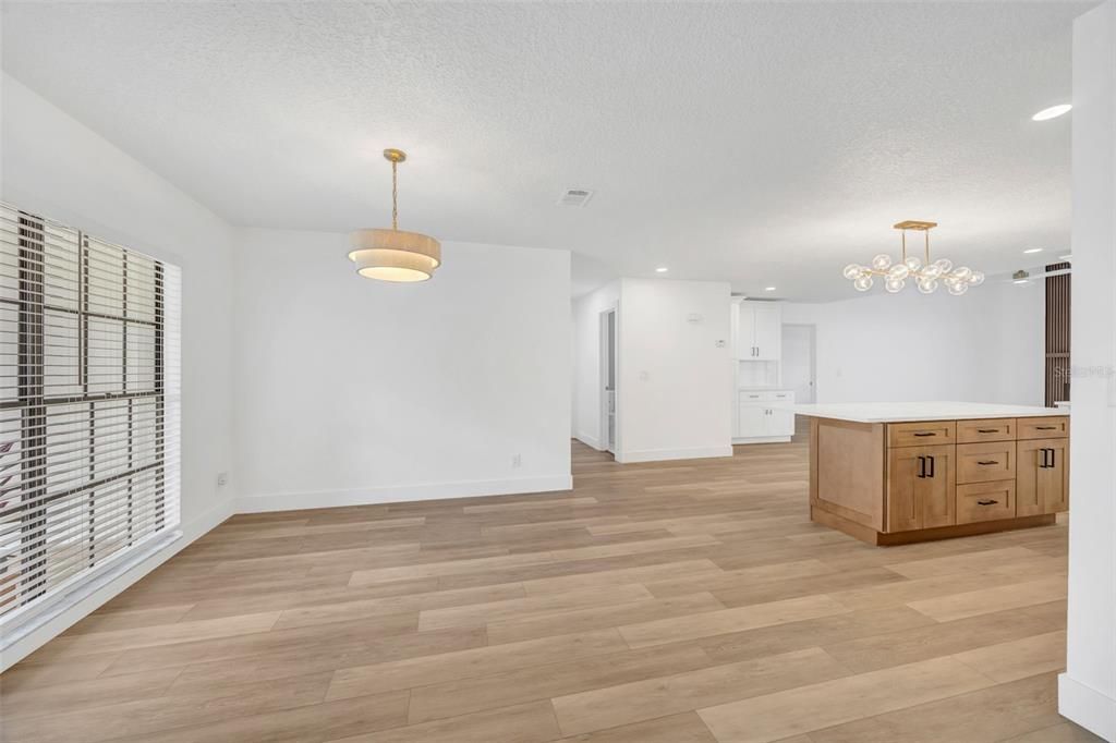 En Venta: $559,000 (5 camas, 2 baños, 2021 Pies cuadrados)