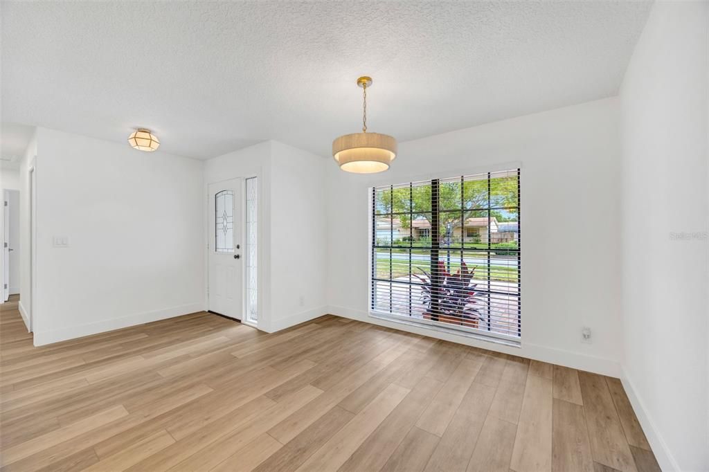 En Venta: $559,000 (5 camas, 2 baños, 2021 Pies cuadrados)
