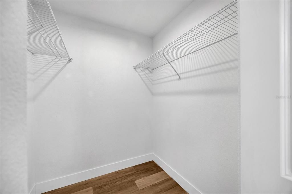 En Venta: $559,000 (5 camas, 2 baños, 2021 Pies cuadrados)